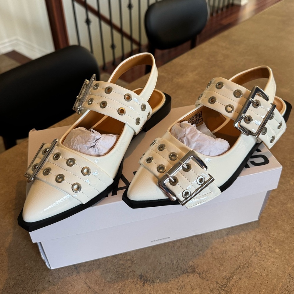 DREAM PAIRS buckle slingbacks size 8